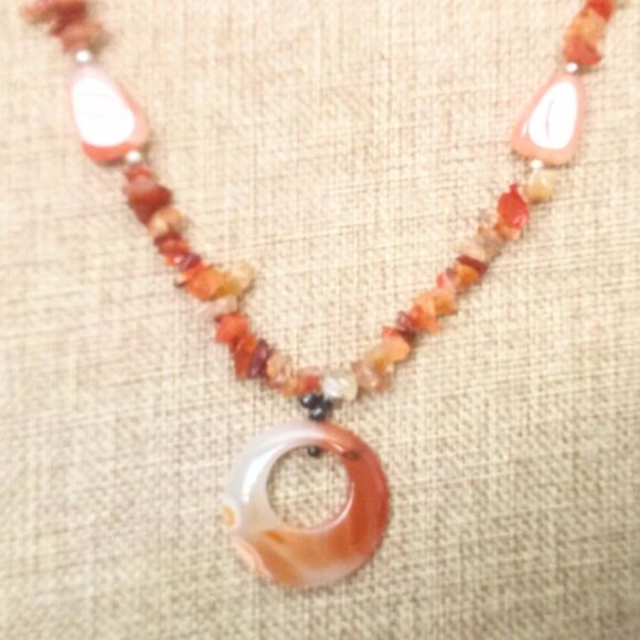Vintage Orange Agate Chip Circle Pendant Necklace - Picture 1 of 7